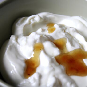 Mouthwatering Greek Yogurt and Honey Breakfast Bowl Recipe