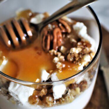 Mouth-Watering Greek Yogurt and Honey Breakfast Parfait Recipe