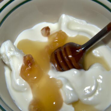 Munch on the Flavors of Greece with this Delicious Greek Yogurt and Honey Breakfast Recipe