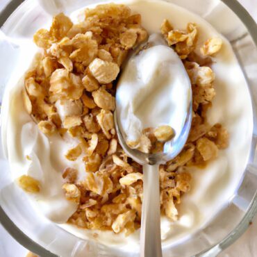 Delightful Greek Breakfast: Try this Simple and Delicious Greek Yogurt and Granola Recipe