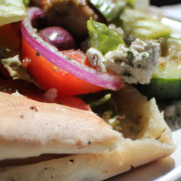 Indulge in Deliciousness with this Greek Salad and Pita Sandwich Lunch!