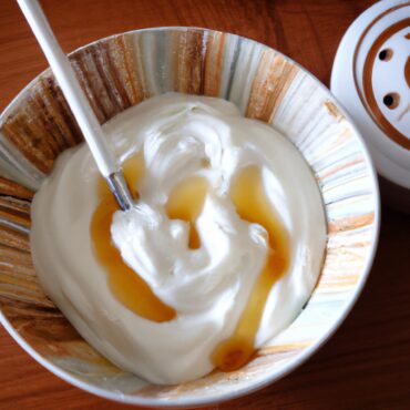 Simple and Delicious Traditional Greek Breakfast: Honey and Yogurt Recipe