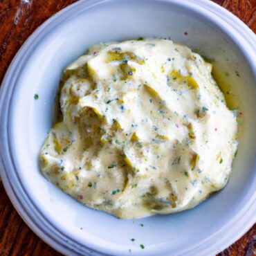 Savor the Greek Islands with this Tantalizing Tzatziki Recipe: A Traditional Greek Appetizer