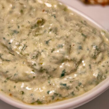 Discover the Flavours of Greece: Traditional Tzatziki Dip Recipe
